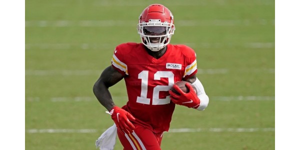 La réduction de la liste de la NFL affecte directement l'emploi des joueurs La réduction de la liste de la NFL affecte directement l'emploi des joueurs